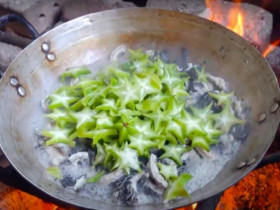 Thứ nghe tên đã "đỏ mặt" vì nhạy cảm là đặc sản vùng Tây Bắc chỉ để đãi khách quý, dân thành phố lùng mua dù giá cao ngất