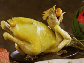 Luộc gà hay bị nứt da, chín không đều, đầu bếp nói: Làm theo bước này gà luôn lành lặn thơm phức, 10 người 11 người khen