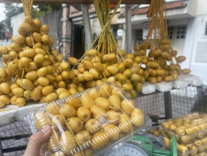 Thứ quả "nhà giàu" nay ngập tràn đường phố Hà Nội: Người ăn thấy mê người chê chưa đủ xuất sắc