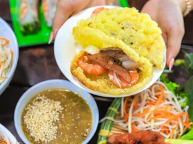 Món bánh đặc sản xứ Huế nghe tên đã thấy “khoái”, phải ăn cùng nước chấm 10 loại gia vị mới chuẩn bài