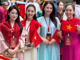 Ngắm dàn mỹ nhân VTV mặc áo dài rực rỡ, dậy từ 5 giờ sáng vẫn xinh như hoa tham dự buổi hợp luyện mừng Quốc khánh