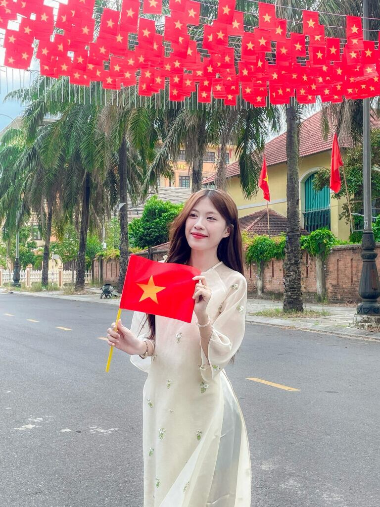 Ngắm dàn mỹ nhân VTV mặc áo dài rực rỡ, dậy từ 5 giờ sáng vẫn xinh như hoa tham dự buổi hợp luyện mừng Quốc khánh - 8