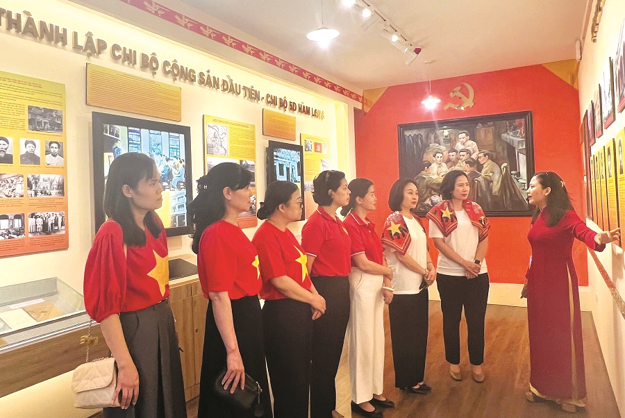 Phụ nữ Thủ đô hướng về Tết Độc lập - 1