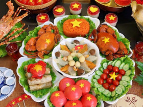 Những mâm cơm, chiếc bánh yêu nước của "khối mẹ đảm" rực rỡ dịp Quốc khánh 2-9