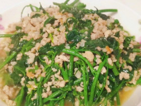 Cây này trồng chỉ lấy lá, vitamin C gấp 45 lần rau thường, đem xào thịt rất ngon