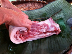 Món giò giải ngấy độc lạ chỉ có ở Thái Bình: Làm từ thịt lợn nguyên tảng, phải đặt trước hàng tuần mới có