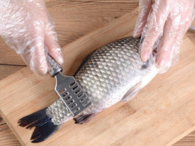 Cá rất tanh nhưng chỉ cần rút sợi dây này thì mùi tanh không còn nữa, bạn tha hồ chế biến cả trăm món đều ngon