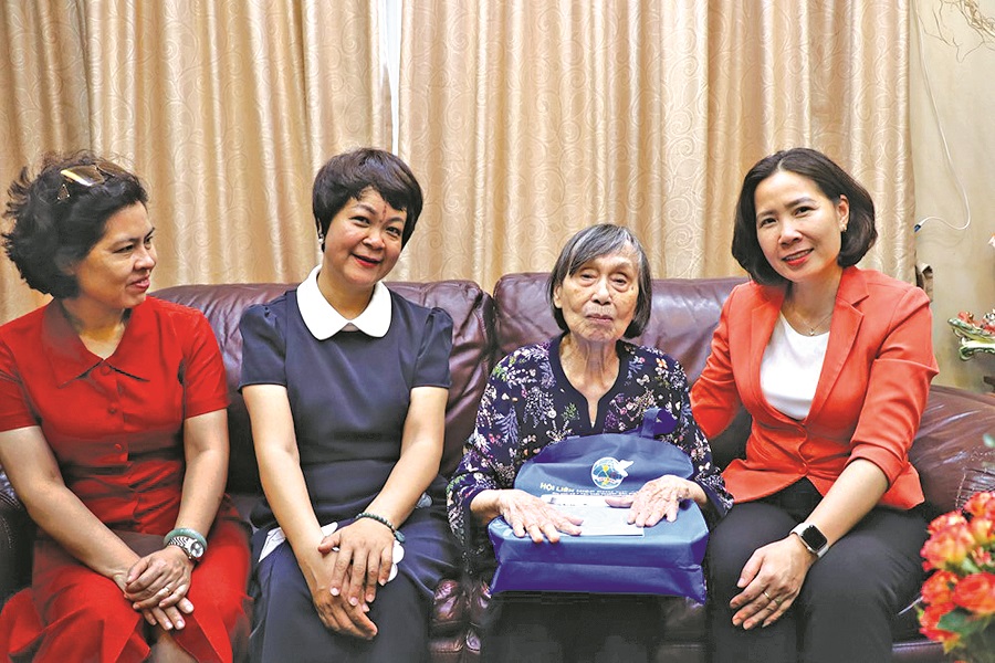 Trao yêu thương, nhận hạnh phúc - 1