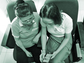 Người cao tuổi tham gia chuyển đổi số