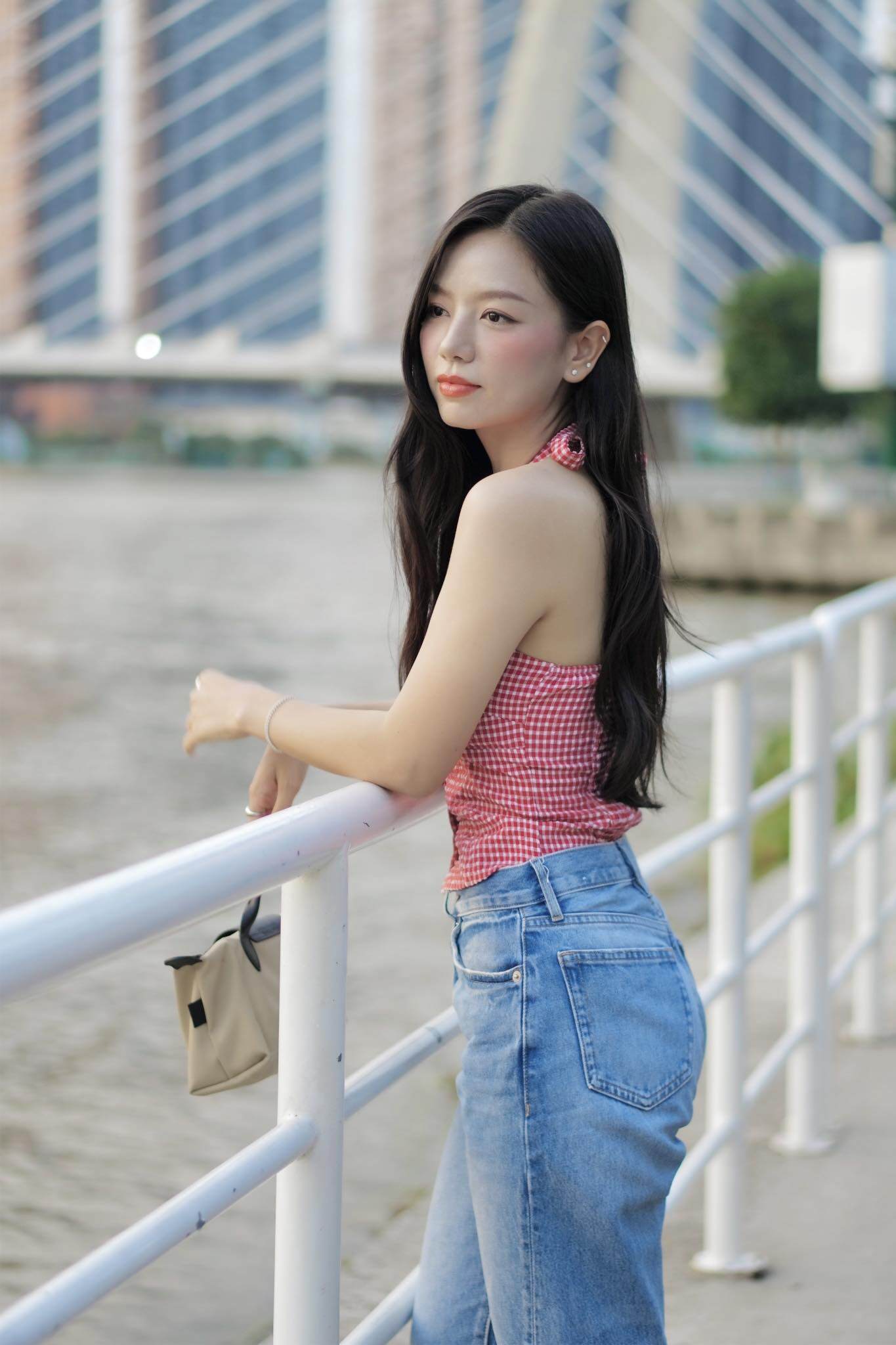 Cô lái đò Hồng của Mưa đỏ cao 1m63 “hack dáng” đỉnh cao nhờ tuyệt chiêu mix đồ cực khéo, chị em học theo trông như 1m70 - 7