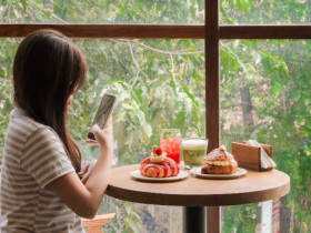 Mùa thu rồi đi ăn bánh uống trà thôi: Điểm danh 5 tiệm trà bánh "hot" nhất Hà Nội hiện nay, lúc nào cũng đông kín khách