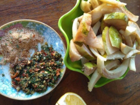 Loại quả quê xưa rụng đầy không ai nhặt, nay xuống phố thành đặc sản "vạn người mê", đem nấu canh ngon xuất sắc