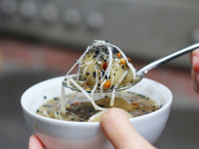Những quán bánh trôi tàu ngon nức tiếng ở Hà Nội, giữ công thức gia truyền lâu năm, no nê chỉ với 15.000 đồng