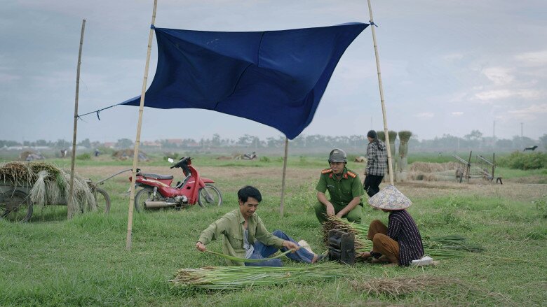 Anh công an trên phim giờ vàng ngoài đời mang hàm Trung tá, từng được vợ trẻ NSND Công Lý phỏng vấn riêng - 6