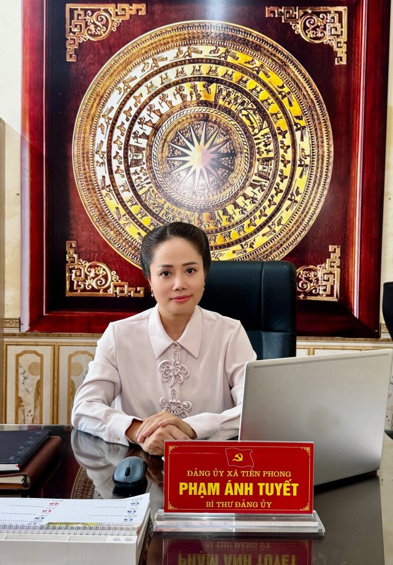 Cặp đôi bí thư - công an xã trên phim giờ vàng ngoài đời đều mang hàm Trung tá, tình duyên muộn màng nhưng cực hạnh phúc - 6