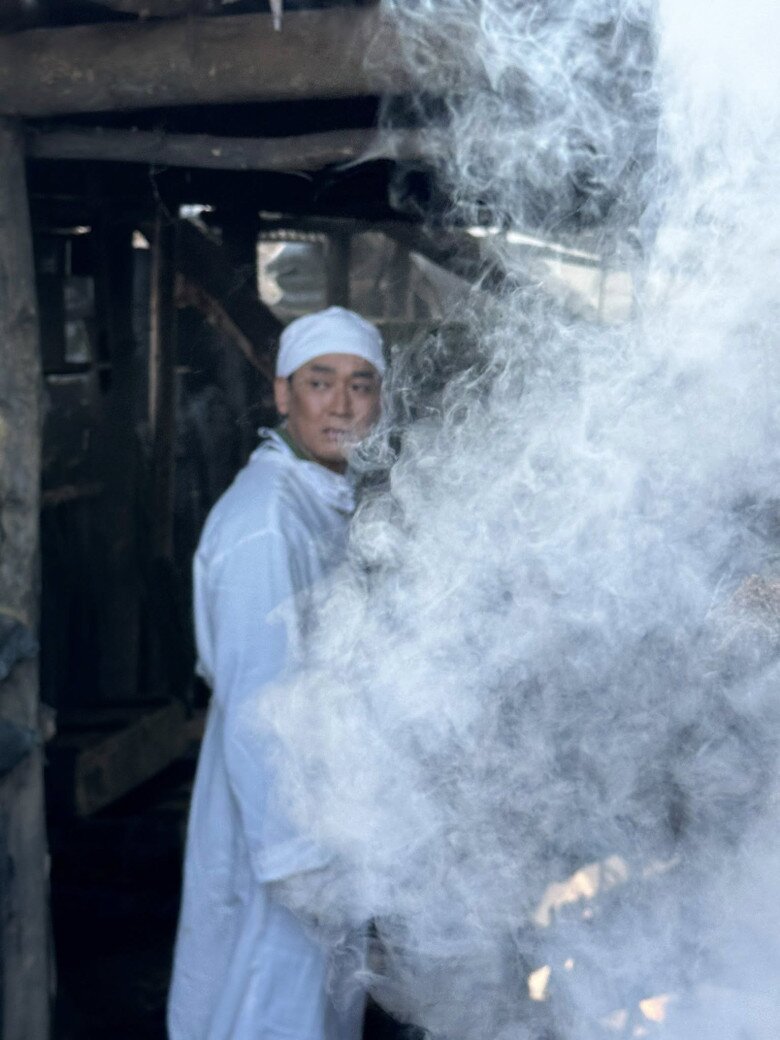 Hứa Vĩ Văn - bác sĩ quân y Lê trong phim Mưa Đỏ: &#34;Quay xong 6 tháng, mặt tôi mới hóp lại thì đã muộn&#34; - 4