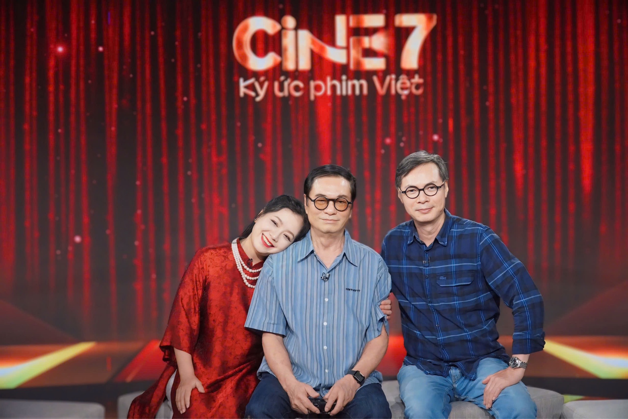 Nam NSND được cả nước &#34;chèo thuyền&#34; với Chiều Xuân, giờ sống kín tiếng bên vợ 3, con trai út kém bố gần 50 tuổi - 2