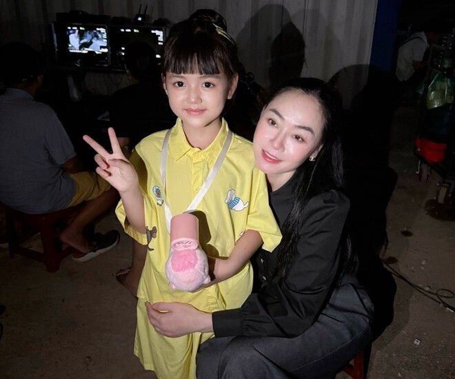 Mẹ con sao nhí Cherry An Nhiên vất vả đi quay tới 3 giờ sáng, phim mới đóng cùng Hồng Đăng? - 1