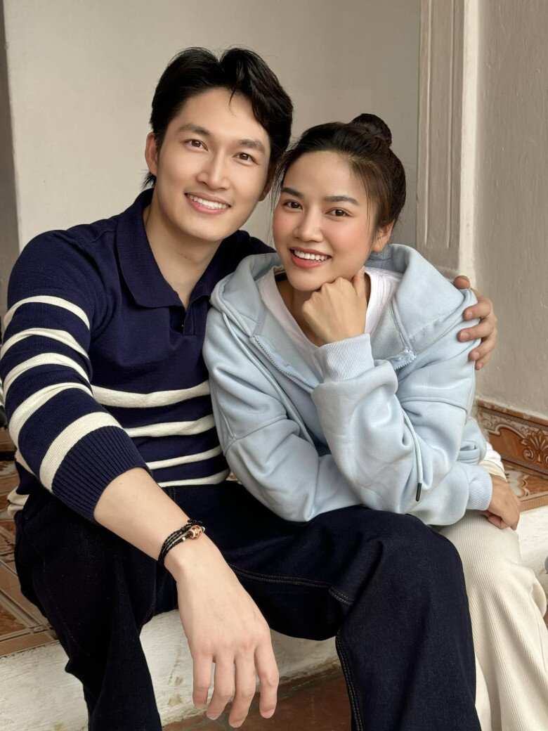 Mỹ nhân VTV nhận bó hoa đầu tiên từ chồng sau 5 năm yêu, được &#34;đẩy thuyền&#34; từ Đình Tú tới Trọng Lân - 11