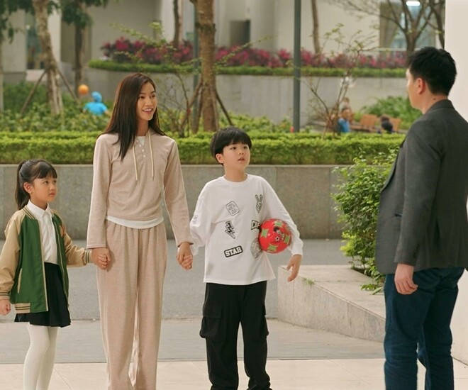 Mỹ nhân VTV nhận bó hoa đầu tiên từ chồng sau 5 năm yêu, được &#34;đẩy thuyền&#34; từ Đình Tú tới Trọng Lân - 1
