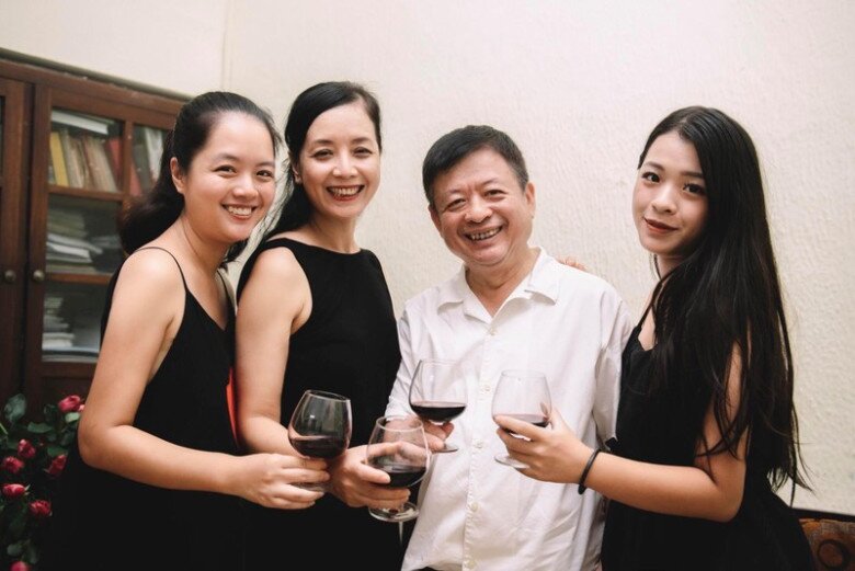 Nam NSND được cả nước &#34;chèo thuyền&#34; với Chiều Xuân, giờ sống kín tiếng bên vợ 3, con trai út kém bố gần 50 tuổi - 7