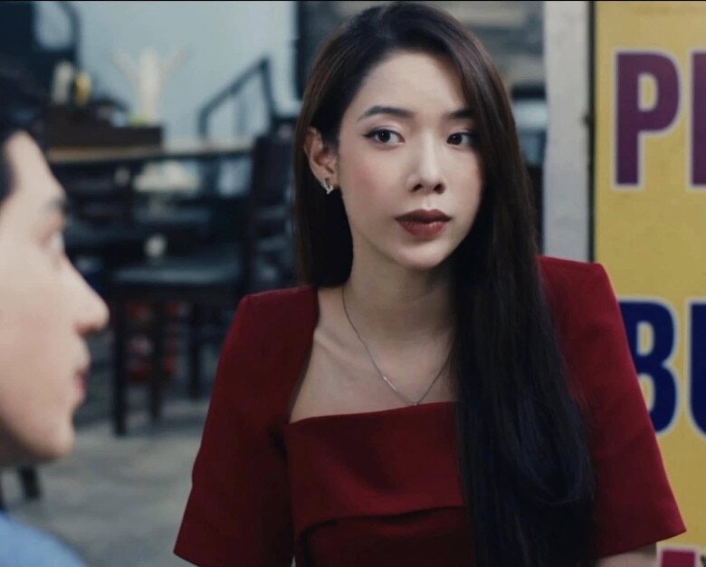 Vợ của &#34;đặc công Sen&#34; từng không vui khi chồng nhận lời quay phim Mưa Đỏ, nhan sắc ngoài đời mong manh như nàng thơ - 5