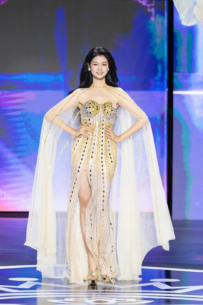 Mỹ nhân 2K4 được khen xinh như búp bê sống, có nhân trắc học hoàn hảo hơn cả Tân Hoa hậu Việt Nam? - 3