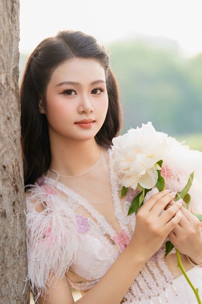 Mỹ nhân 2K4 được khen xinh như búp bê sống, có nhân trắc học hoàn hảo hơn cả Tân Hoa hậu Việt Nam? - 7