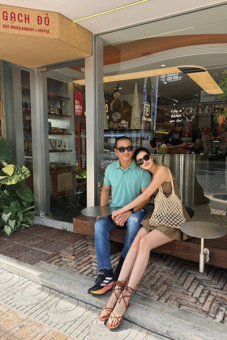 Khánh Vân khoe vòng eo 61cm với áo tắm kín trước hở sau - 6