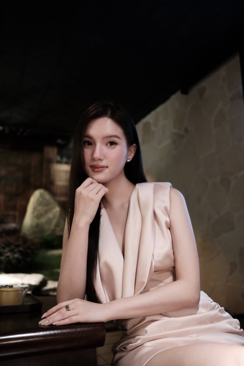 Hai cô bạn thân nhất của Đỗ Thị Hà, không có vương miện nhưng nhan sắc nổi bật không kém Hoa hậu - 2