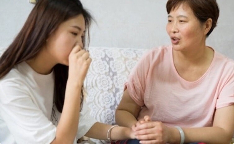 Mẹ định tặng 2 con gái mảnh đất, phản ứng của anh trai khiến mẹ con tôi hoảng sợ chạy khỏi nhà - 2