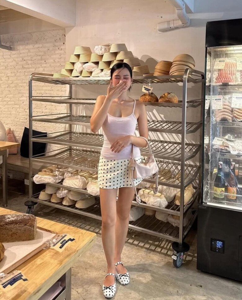 2025 là năm của chấm bi: 5 công thức mix đồ “chuẩn style” Hàn – Pháp khiến outfit sang hẳn - 6