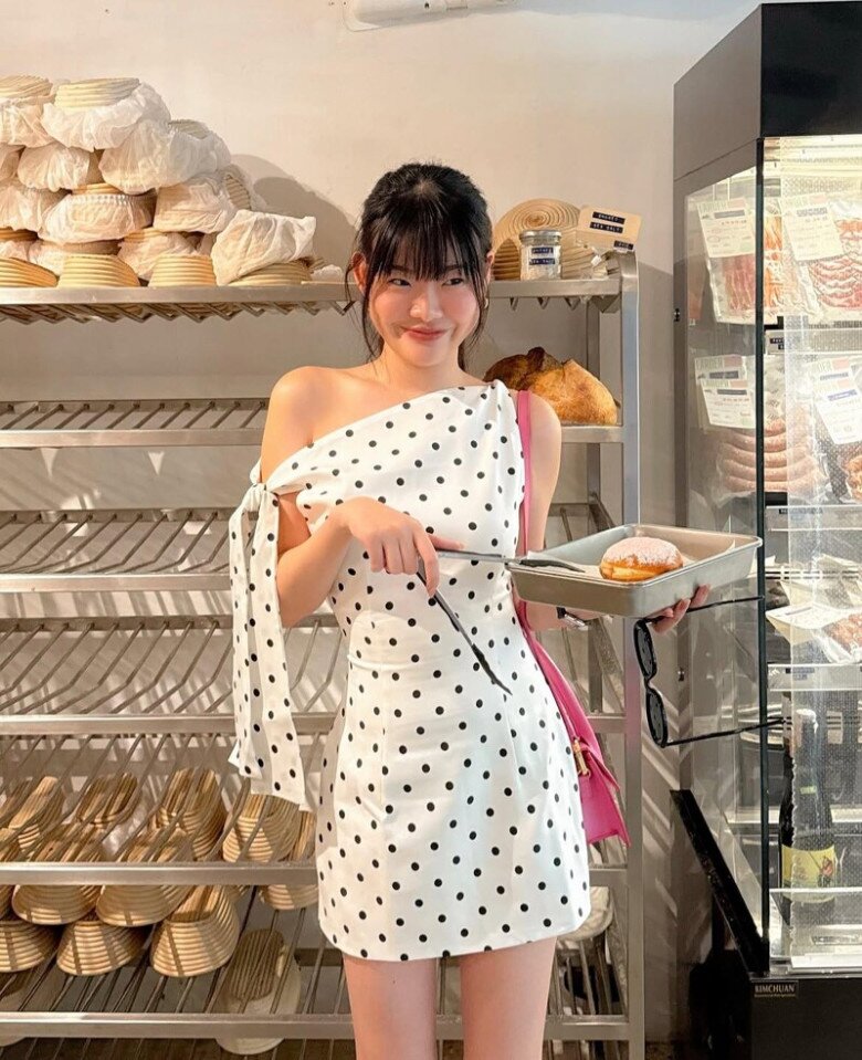 2025 là năm của chấm bi: 5 công thức mix đồ “chuẩn style” Hàn – Pháp khiến outfit sang hẳn - 15