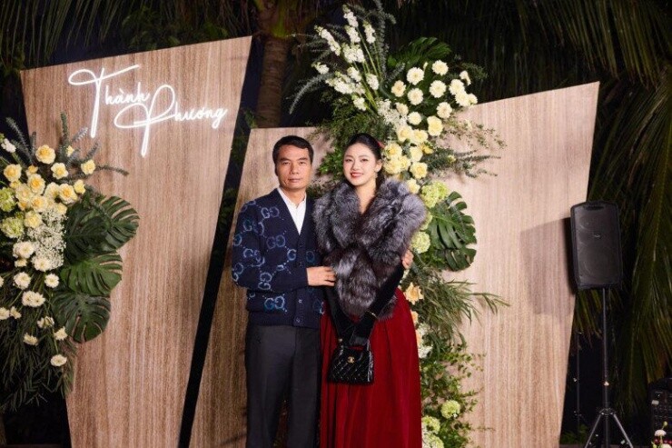 Á hậu 1m81 mỗi lần mang bầu là sắm túi mới, đưa con đi tựu trường cũng đeo túi gần 4 tỷ, ở nhà chăm con mặc đồ ngủ 50 triệu - 11