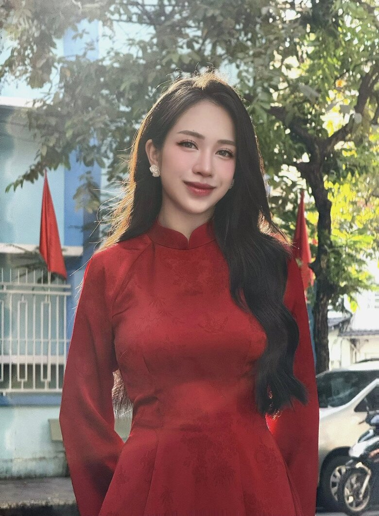 Ái nữ đại gia Minh &#34;Nhựa&#34; mặc áo dài đón lễ 2/9 khoe dáng thon gọn bất ngờ sau sinh con thứ 4 - 5