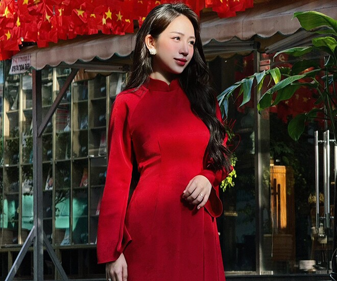 Ái nữ đại gia Minh &#34;Nhựa&#34; mặc áo dài đón lễ 2/9 khoe dáng thon gọn bất ngờ sau sinh con thứ 4 - 1