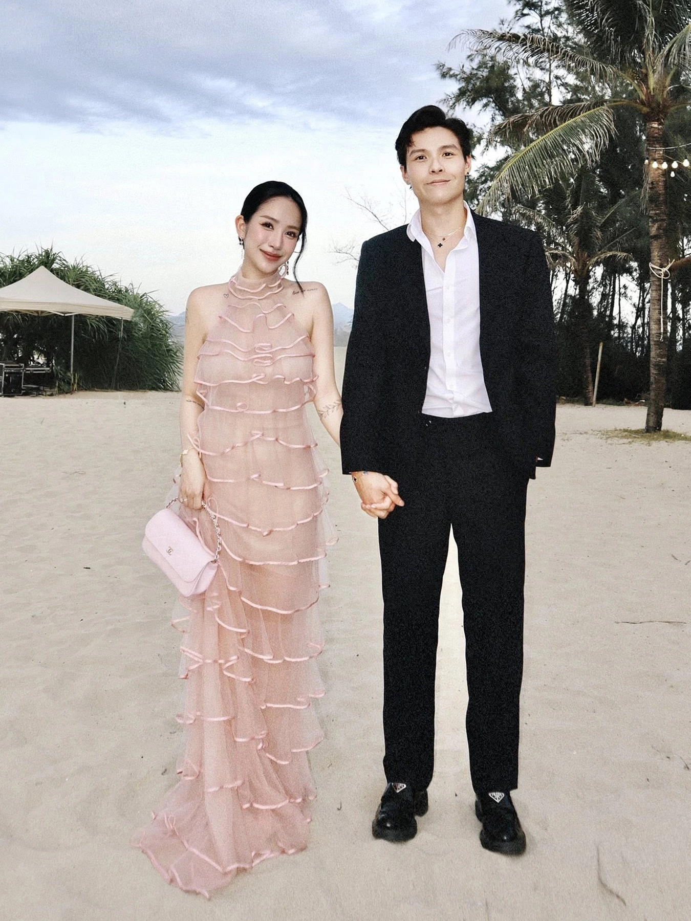 Ái nữ đại gia Minh &#34;Nhựa&#34; mặc áo dài đón lễ 2/9 khoe dáng thon gọn bất ngờ sau sinh con thứ 4 - 6