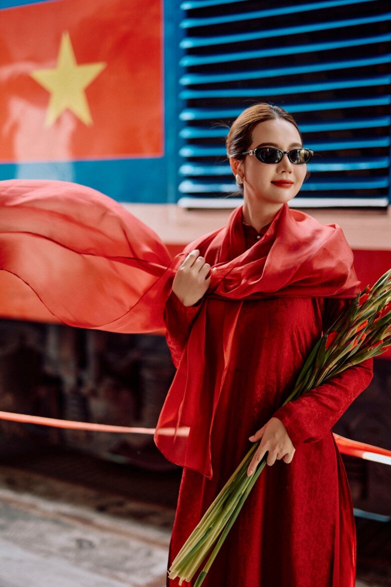 Chưa đến Tết, áo dài đỏ đã chiếm sóng MXH, hội mỹ nhân Việt tuổi nào cũng nhiệt tình khoe sắc mừng Quốc khánh - 2