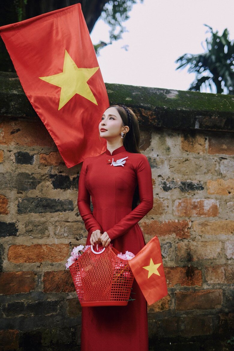 Chưa đến Tết, áo dài đỏ đã chiếm sóng MXH, hội mỹ nhân Việt tuổi nào cũng nhiệt tình khoe sắc mừng Quốc khánh - 1