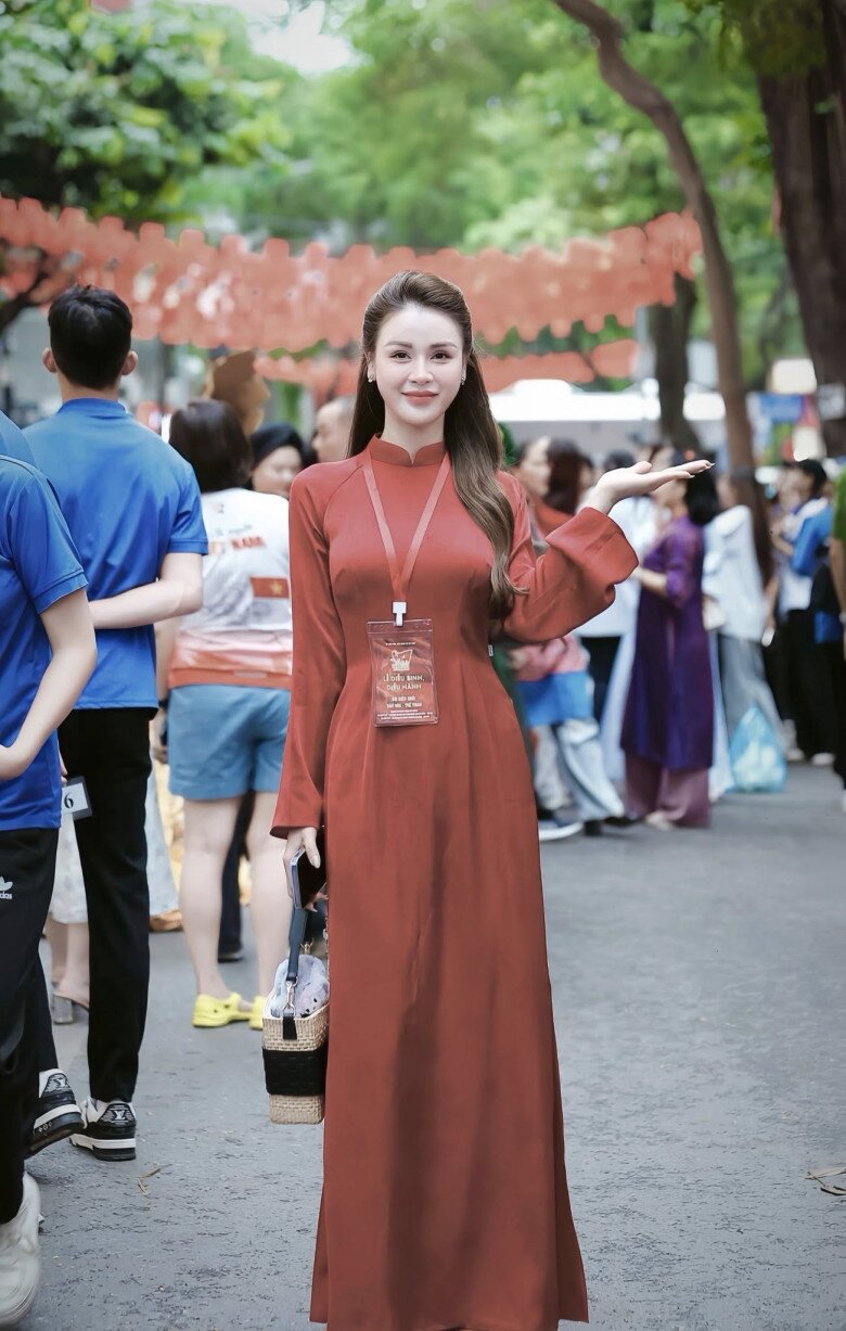 Chưa đến Tết, áo dài đỏ đã chiếm sóng MXH, hội mỹ nhân Việt tuổi nào cũng nhiệt tình khoe sắc mừng Quốc khánh - 4