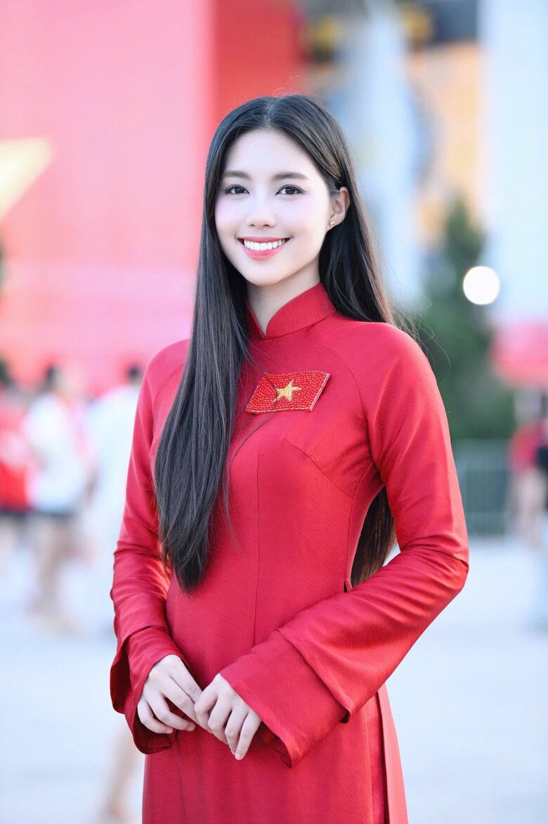 Chưa đến Tết, áo dài đỏ đã chiếm sóng MXH, hội mỹ nhân Việt tuổi nào cũng nhiệt tình khoe sắc mừng Quốc khánh - 7