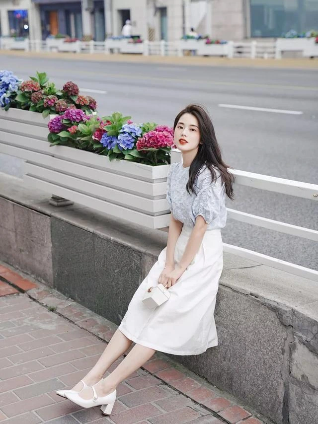 Khi đi làm, tôi mới biết phụ nữ công sở sành điệu không thích đi giày bệt với váy dài, họ chọn 3 kiểu này đẹp hơn - 4