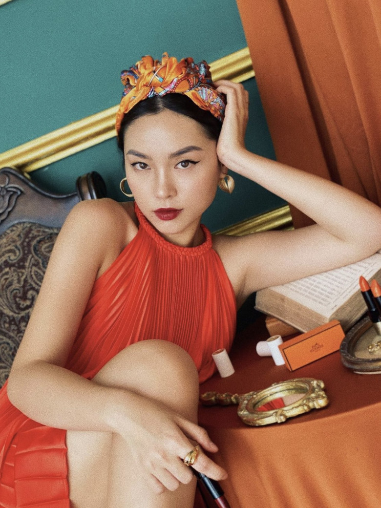 Vợ cơ trưởng “trẻ nhất Việt Nam” chỉ mặc đồ đen trắng mà trông sang đẹp như người mẫu nhờ công thức &#34;hack dáng&#34; cực ngọt - 1