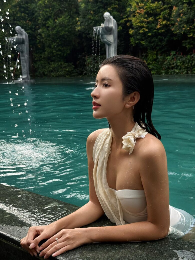 Cháu dâu NSƯT Chí Trung gây thương nhớ với loạt ảnh diện bikini khoe vòng 1 &#34;tràn viền&#34; - 2