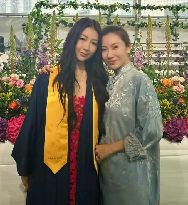 Cháu gái Chương Tử Di 14 tuổi đã cao 1m70, nhan sắc tuổi 19 sánh ngang với người cô là &#34;quốc bảo nhan sắc&#34; - 11