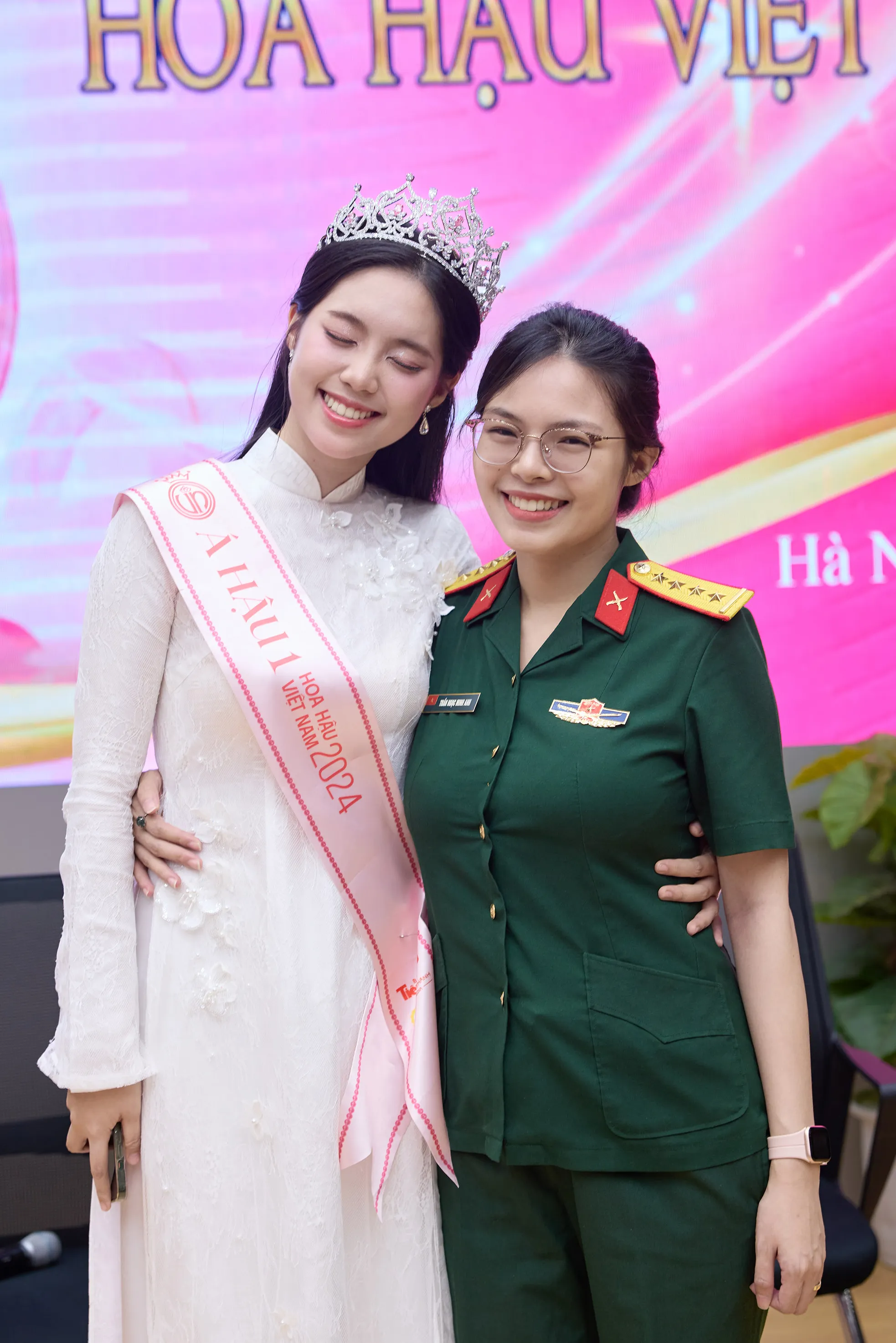 Chị gái Á hậu Việt Nam đầu tiên là quân nhân, một nét đẹp &#34;sao y bản chính&#34; với em gái chứng tỏ nhà có gen xịn - 6