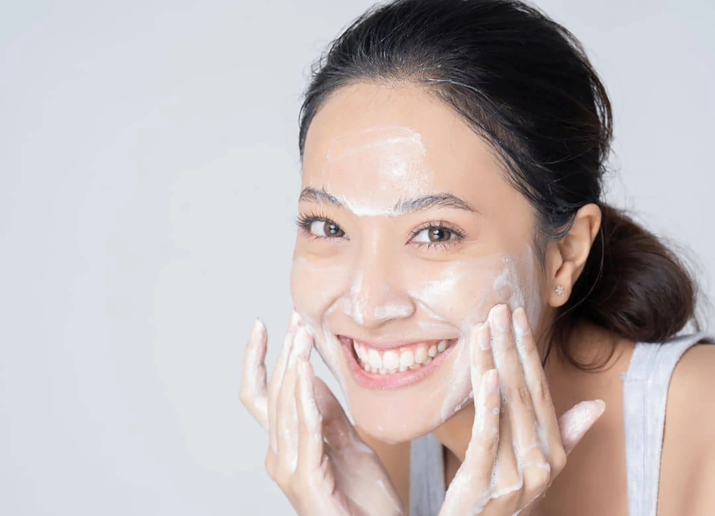 Có cần dùng sữa rửa mặt và tẩy trang hàng ngày? Chuyên gia tiết lộ thời điểm không làm gì mà da vẫn đẹp - 1