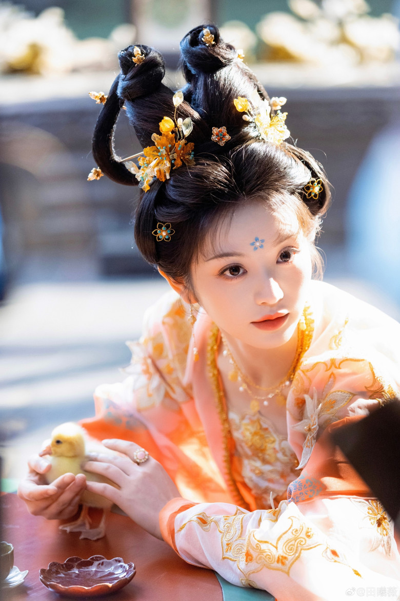 Công chúa đẹp nhất showbiz chỉ nhờ 3 thói quen nhỏ để có tóc dày tới mức đóng cổ trang không cần dùng tóc giả - 3