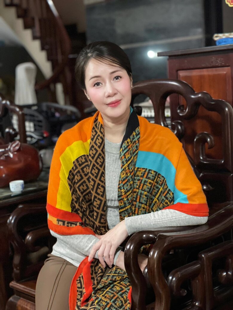 &#34;Crush một thời&#34; của Công Lý có mặt mộc đẹp nhất nhì màn ảnh, từng làm tiếp viên hàng không, nhan sắc U50 gây ngỡ ngàng - 8