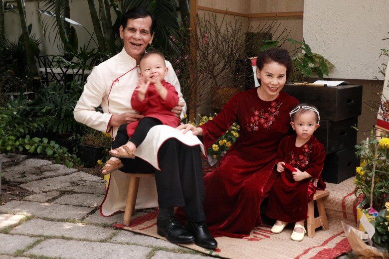 Đã là ông bà ngoại, bố mẹ Hồ Ngọc Hà vẫn ăn mặc &#34;tình bể bình&#34; không thua gì vợ chồng con gái nổi tiếng - 15